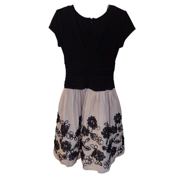 Floral A-Line Full Skirt Dress Cap Sleeve Black Tan Embroidered Flare Dress - Picture 4 of 5